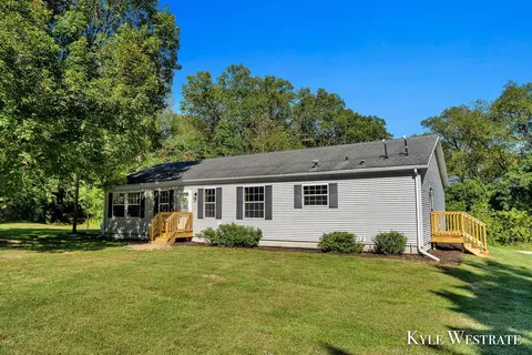 3249 Perch Point Dr, Delton, MI 49046