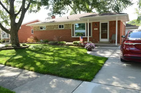 8577 N Hubbard St, Westland, MI 48185