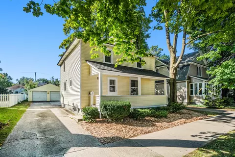98 E 23rd St, Holland, MI 49423
