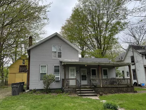 216 S 4th St, Niles, MI 49120