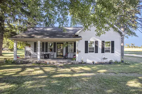 738 E Chicago St, Bronson, MI 49028