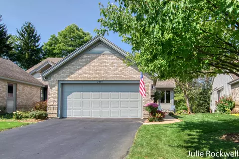 2475 Highridge Ln SE, Grand Rapids, MI 49546