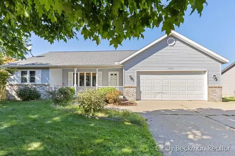 14327 Pine Creek Dr, Holland, MI 49424