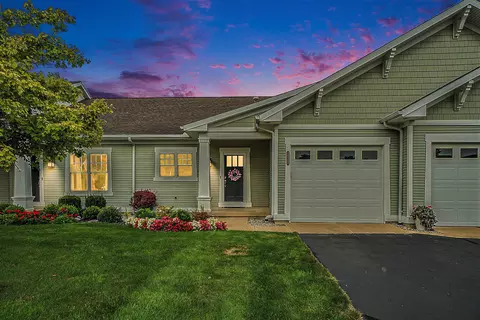 1712 S Trillium Cir, Zeeland, MI 49464