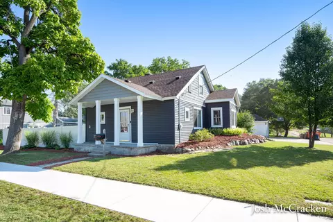 903 N Monroe St, Lowell, MI 49331