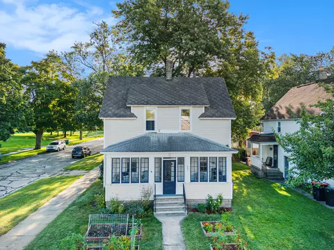481 College Ave, Holland, MI 49423