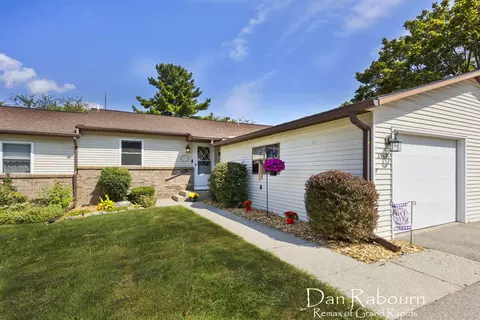 3967 Monte Carlo Ct SE, Kentwood, MI 49512