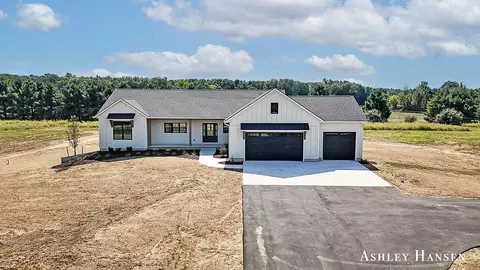 6464 17 Mile Rd NE, Cedar Springs, MI 49319