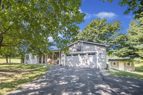 9762 York Woods Dr, Saline, MI 48176