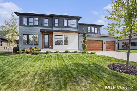 3829 Balsam Waters Dr NE, Grand Rapids, MI 49525