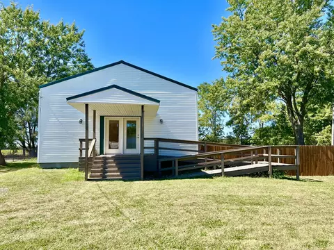 230 Mowry Ave, Bronson, MI 49028