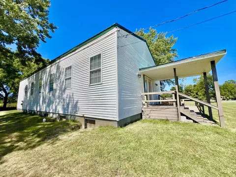 230 Mowry Ave, Bronson, MI 49028 photo 4