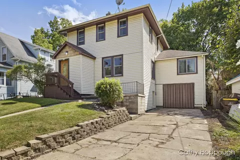 129 Summit St, Ionia, MI 48846