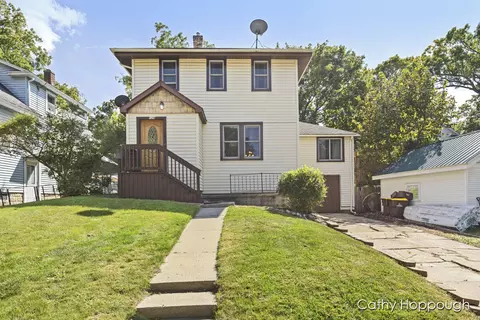 129 Summit St, Ionia, MI 48846 photo 2