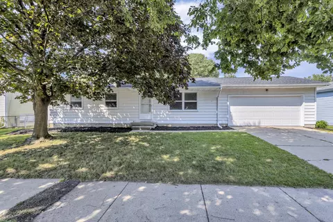 328 Village Dr, Lansing, MI 48911