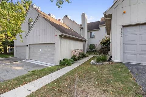 29321 Laurel Dr, Farmington Hills, MI 48331