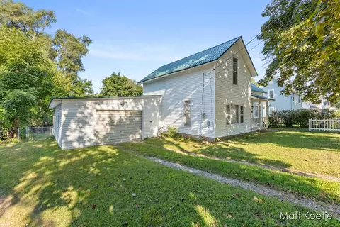 707 James St, Belding, MI 48809 photo 2