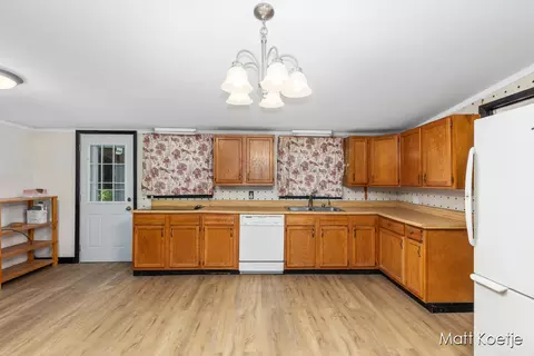 707 James St, Belding, MI 48809 photo 4