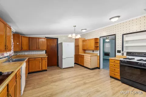 707 James St, Belding, MI 48809 photo 6