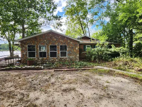 37123 Hillside Dr, Paw Paw, MI 49079