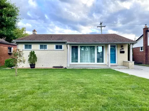 15225 Cook St, Southgate, MI 48195