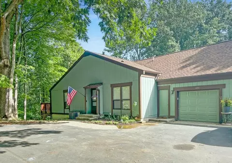 2271 Whisper Cove Dr SE, Grand Rapids, MI 49508