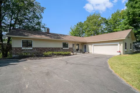 2894 Holiday Pines Rd, Traverse City, MI 49686