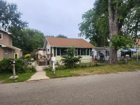 2458 Cass Lake Rd, Keego Harbor, MI 48320