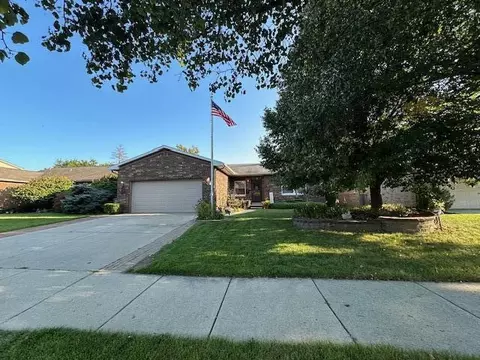 20418 Pleasant St, Saint Clair Shores, MI 48080