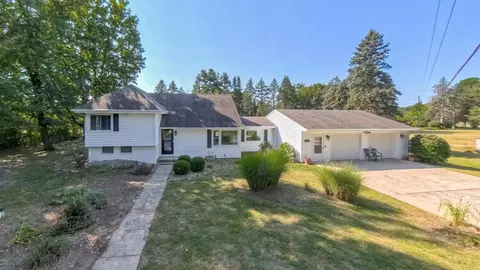 3902 Lake Chapin Rd, Berrien Springs, MI 49103