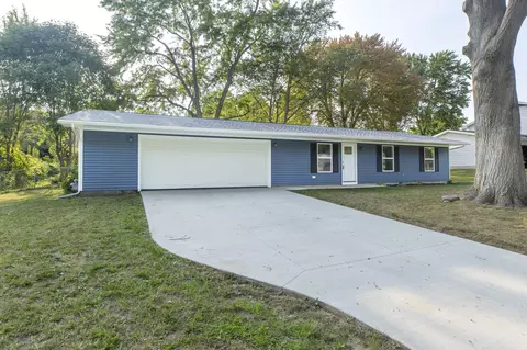 955 Tomahawk Ln, Niles, MI 49120