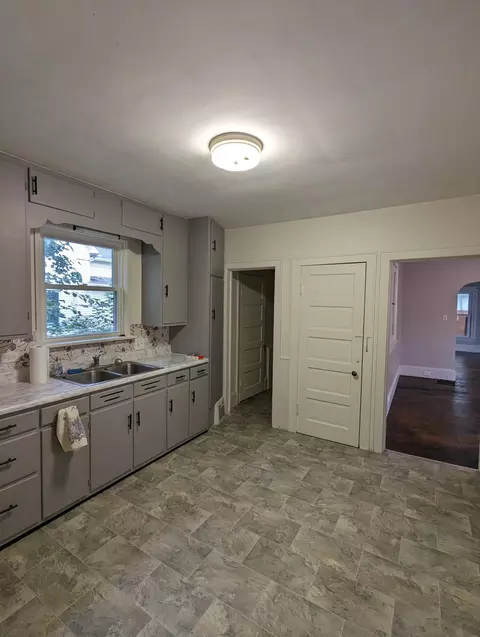 2008 E Ganson St, Jackson, MI 49202 photo 4