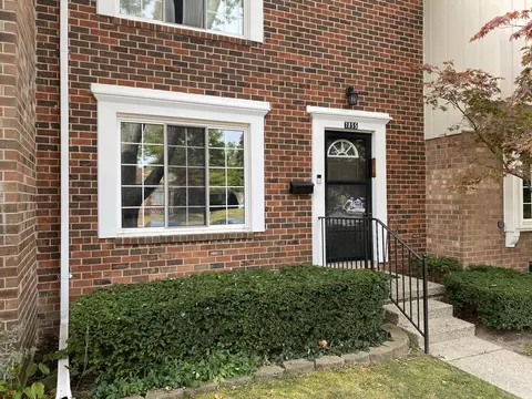 1855 Shire Ct, Royal Oak, MI 48073