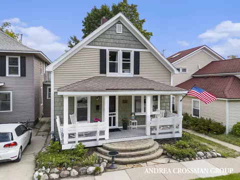 205 Clinton Ave, Grand Haven, MI 49417