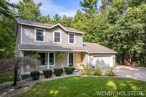 9821 96th Ave, Zeeland, MI 49464