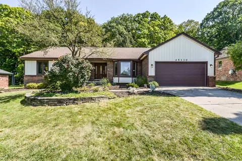 25330 Witherspoon St, Farmington, MI 48335