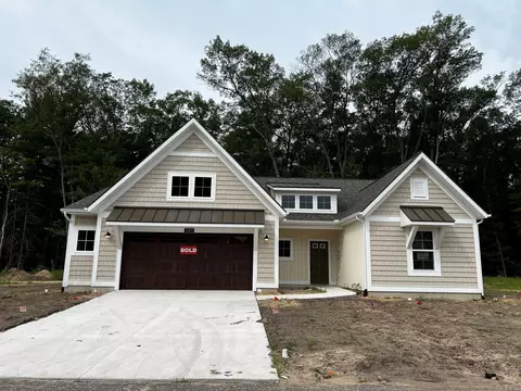17471 Baltrusol Dr, Spring Lake, MI 49456