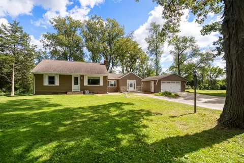 1499 Glasgow Rd, Jackson, MI 49201