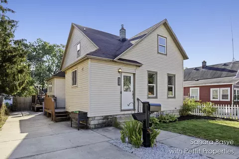 1126 Garfield Ave NW, Grand Rapids, MI 49504