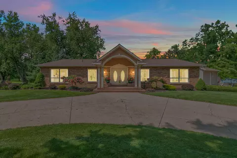 686 Leonard Dr, Coldwater, MI 49036