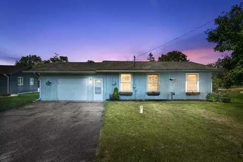2891 Loehrs Landing Dr, Hastings, MI 49058