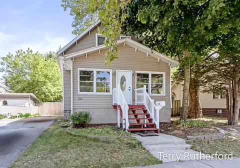 314 S Beacon Blvd, Grand Haven, MI 49417