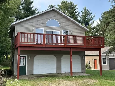 2461 Lakeside Dr, Stanton, MI 48888