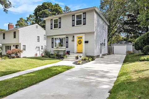 1726 Cambridge Dr SE, Grand Rapids, MI 49506