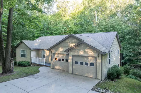 8839 Alpine Rd, Canadian Lakes, MI 49346