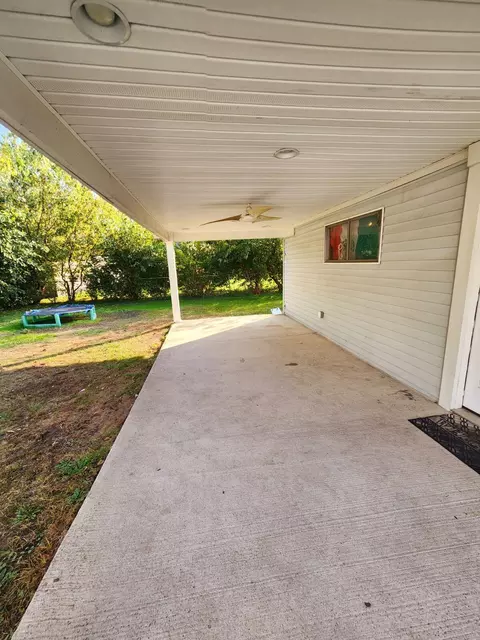 28517 Leroy St, Romulus, MI 48174 photo 9