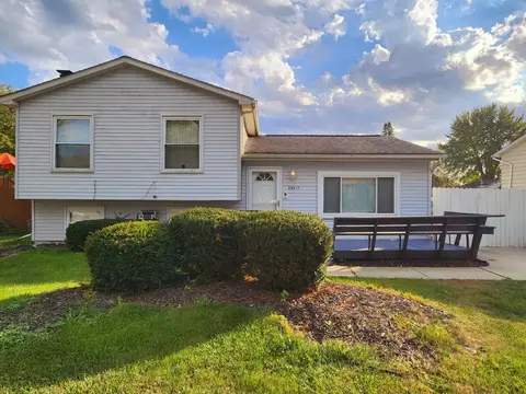 28517 Leroy St, Romulus, MI 48174 photo 2