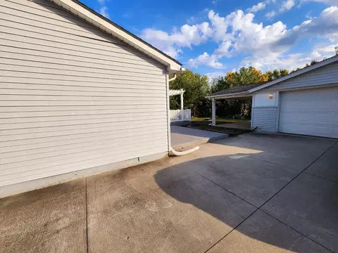 28517 Leroy St, Romulus, MI 48174 photo 16