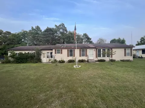 930 N Pine St, Evart, MI 49631