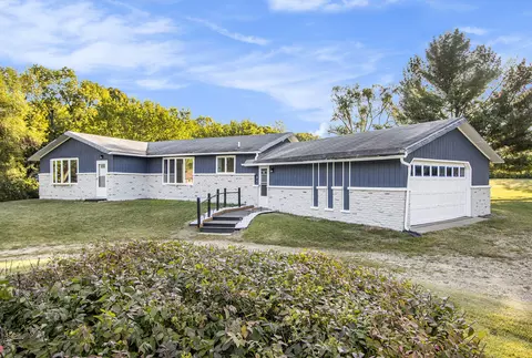 10060 N Riverview Dr, Plainwell, MI 49080 photo 3